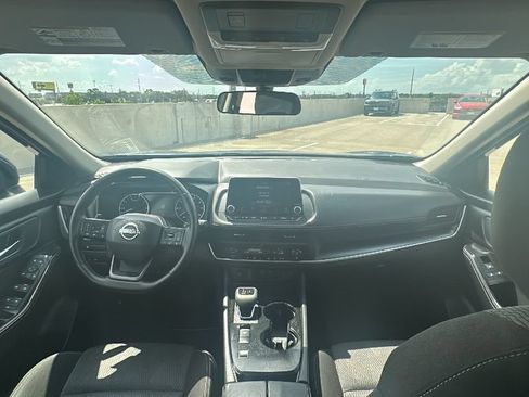 Used 2025 Nissan Rogue SV FWD image 21