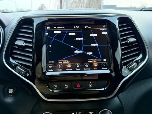 Used 2019 Jeep Cherokee Overland w/ Technology Group image 25