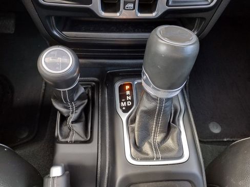 Used 2023 Jeep Wrangler Unlimited Sahara w/ Cold Weather Group AWD/4WD image 32