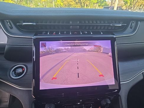 Used 2024 Jeep Grand Cherokee Limited w/ Black Appearance Package image 19