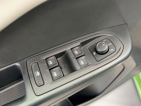 New 2026 Volkswagen Taos SE image 13