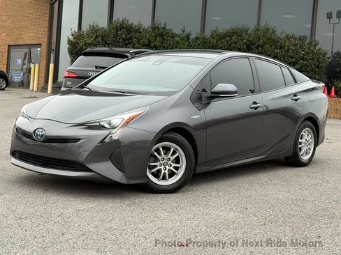 Used 2017 Toyota Prius image 1
