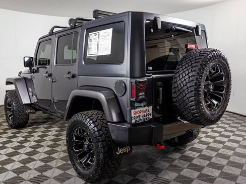 Used 2017 Jeep Wrangler Unlimited Sahara w/ Connectivity Group AWD/4WD image 17