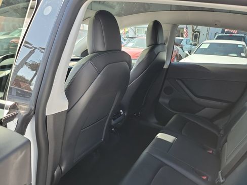 Used 2022 Tesla Model Y Long Range AWD/4WD image 14