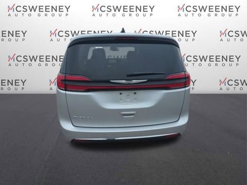 Used 2024 Chrysler Pacifica Touring-L FWD image 6