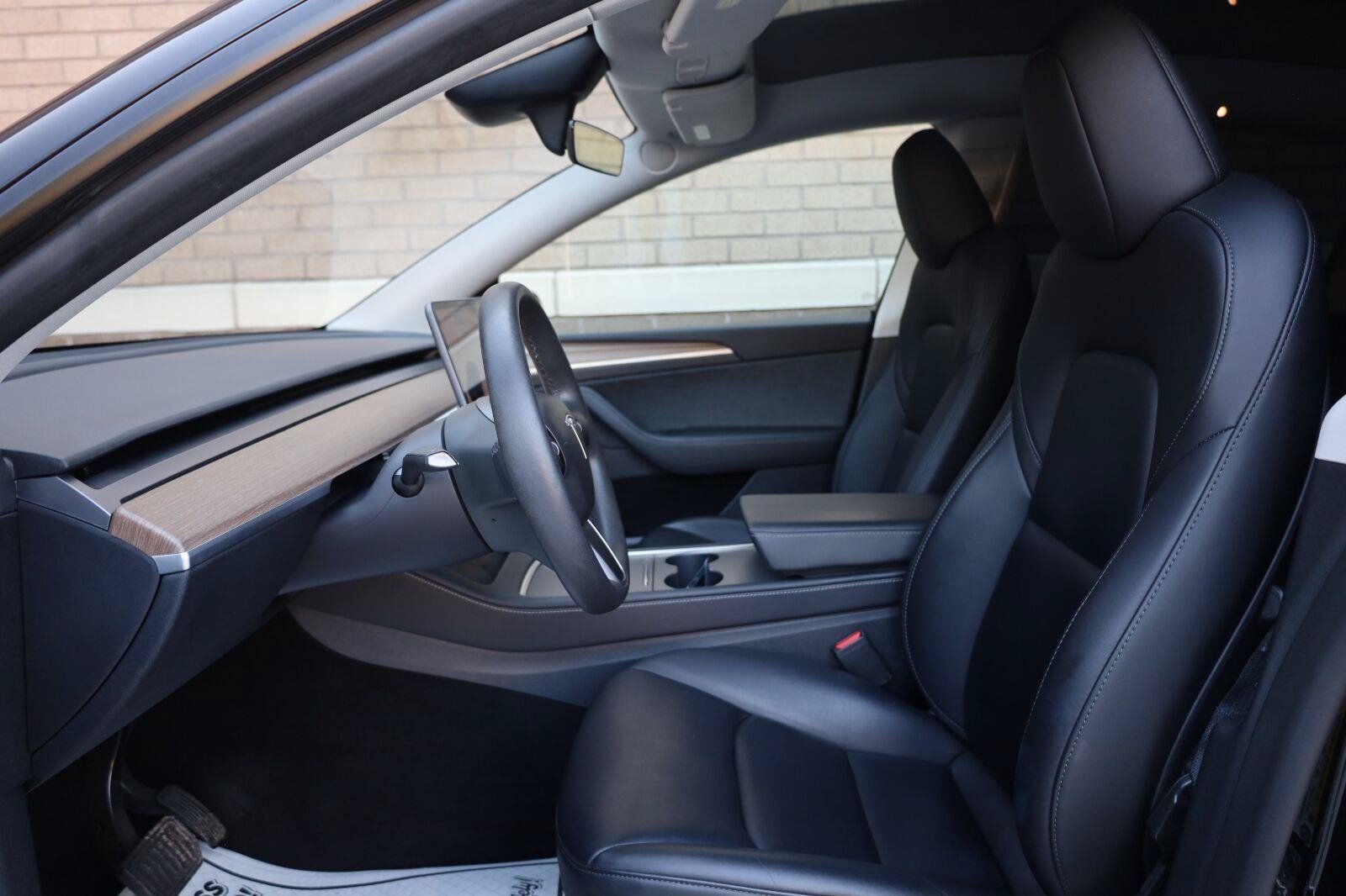 Used 2025 Tesla Model Y Long Range RWD image 17