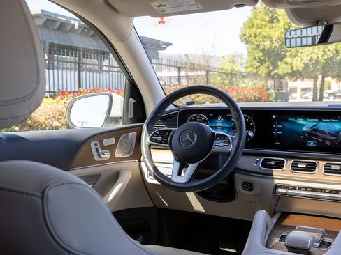 Used 2020 Mercedes-Benz GLE 350 GLE 350 Sport Utility 4D image 32