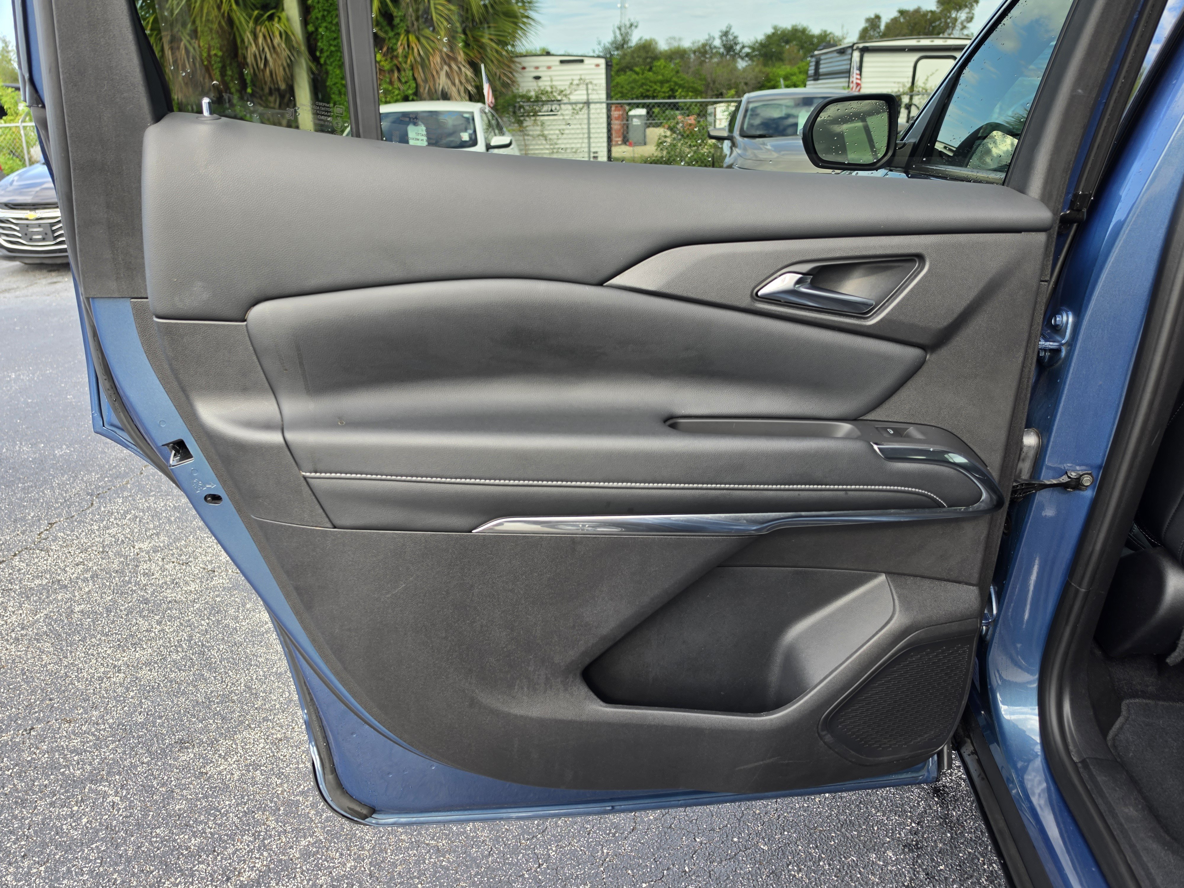 Certified 2025 Chevrolet Traverse LT FWD image 14