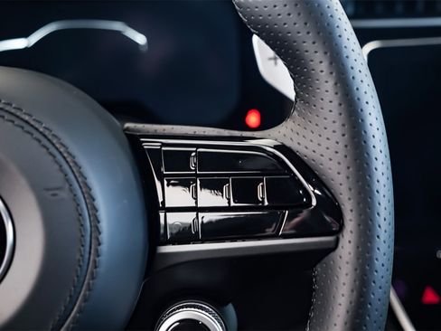 New 2025 Maserati Grecale GT image 16