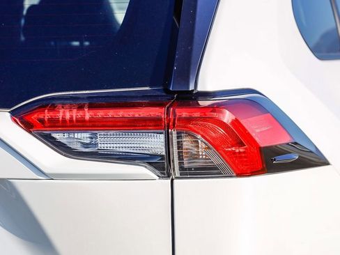 Used 2024 Toyota RAV4 SE image 10