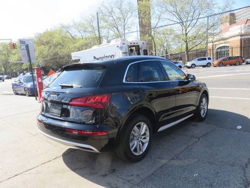 Used 2020 Audi Q5 2.0T Premium w/ Convenience Package AWD/4WD image 4