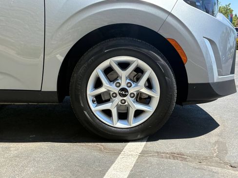 Used 2025 Kia Soul LX w/ LX Technology Package FWD image 27