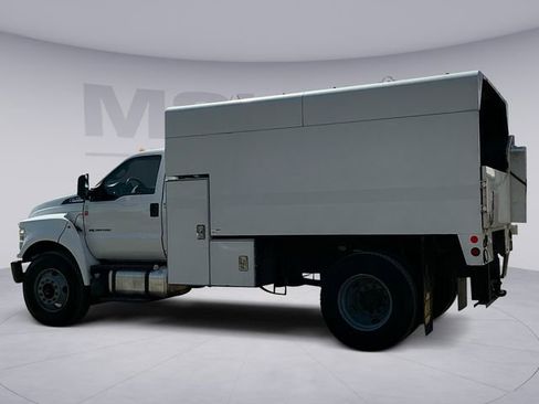 Used 2016 Ford F750 2WD Regular Cab Super Duty image 2