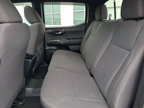 Used 2017 Toyota Tacoma TRD Sport w/ Premium & Technology Package AWD/4WD image 12