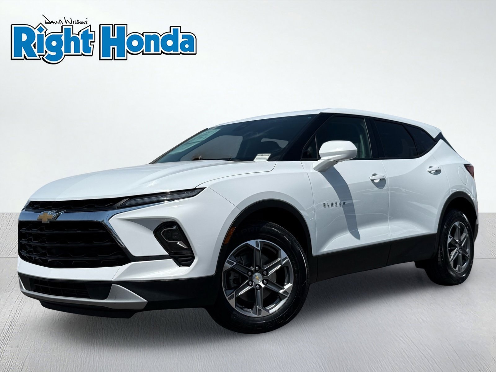 Used 2025 Chevrolet Blazer LT AWD/4WD image 2