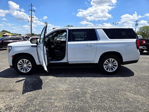 Used 2023 GMC Yukon XL SLT image 9