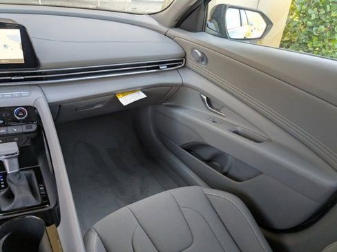Used 2025 Hyundai Elantra SEL image 14