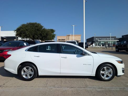 Used 2021 Chevrolet Malibu LS FWD image 3