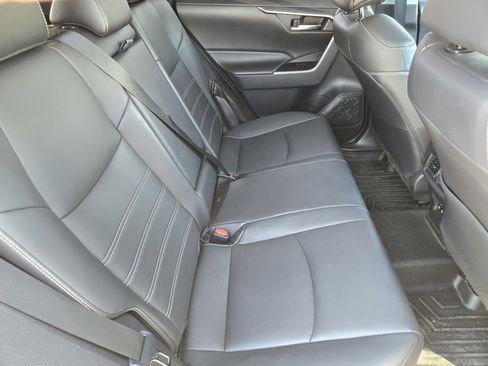 Used 2020 Toyota RAV4 XLE Premium image 10