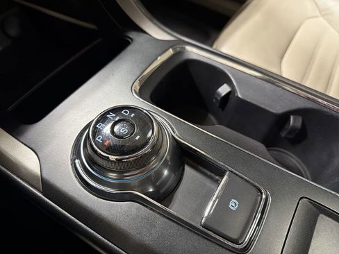 Used 2017 Ford Fusion SE w/ Fusion SE Technology Package image 23