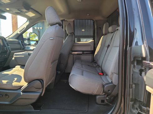 Used 2022 Ford F250 XLT w/ XLT Premium Package image 18