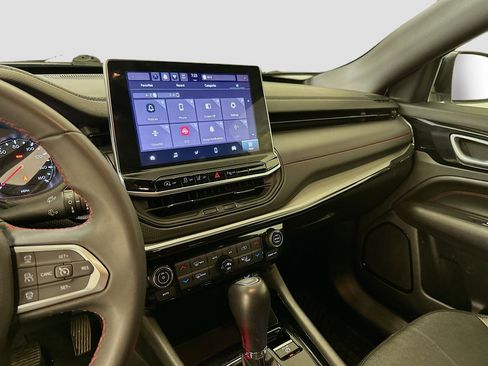 Used 2025 Jeep Compass Trailhawk image 25