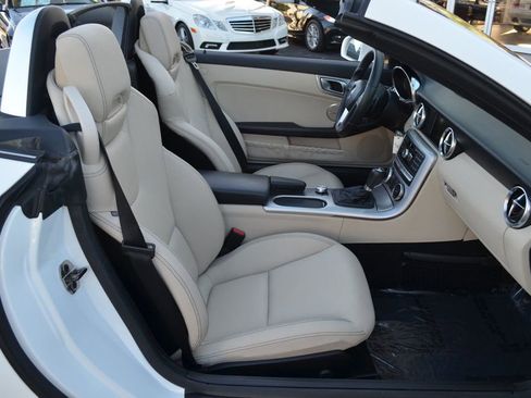 Used 2015 Mercedes-Benz SLK 250 image 16