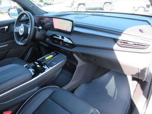 Used 2025 Buick Enclave Sport Touring image 10