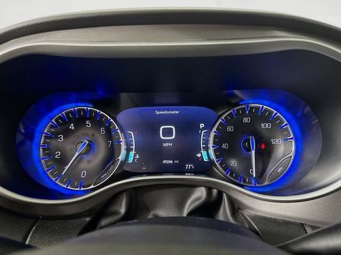Used 2024 Chrysler Pacifica Touring-L FWD image 17