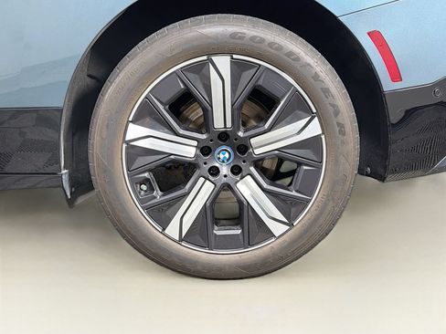 Used 2024 BMW iX xDrive50 w/ Premium Package AWD/4WD image 34
