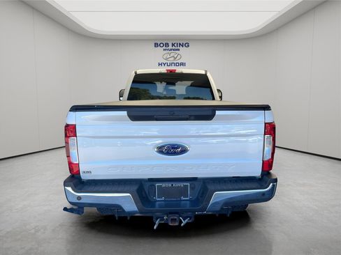 Used 2019 Ford F350 Lariat w/ Lariat Ultimate Package AWD/4WD image 2