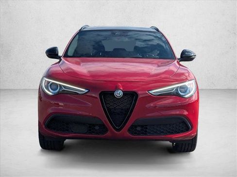 Used 2022 Alfa Romeo Stelvio Veloce image 2