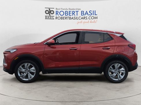 Used 2024 Buick Encore GX Preferred w/ Comfort Package image 2