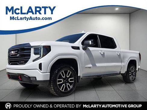 Used 2022 GMC Sierra 1500 AT4 w/ AT4 Preferred Package AWD/4WD image 1