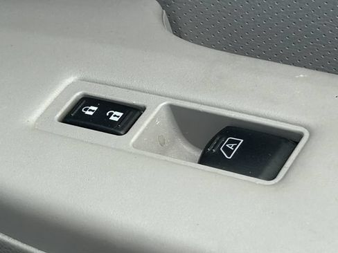 Used 2015 Nissan Quest SV FWD image 31