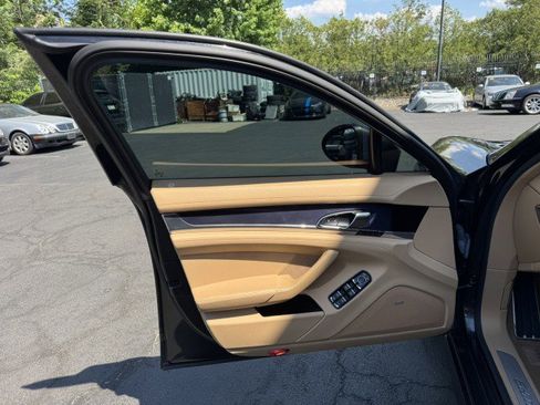Used 2016 Porsche Panamera 4 AWD/4WD image 18