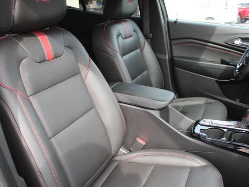 Used 2025 Chevrolet Trax RS FWD image 28