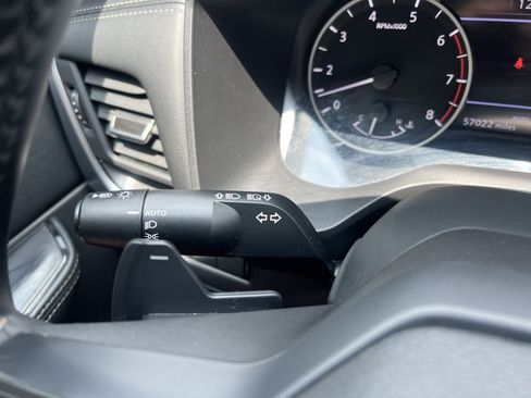 Used 2025 Nissan Rogue SV AWD/4WD image 9