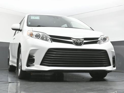 Used 2019 Toyota Sienna LE image 54