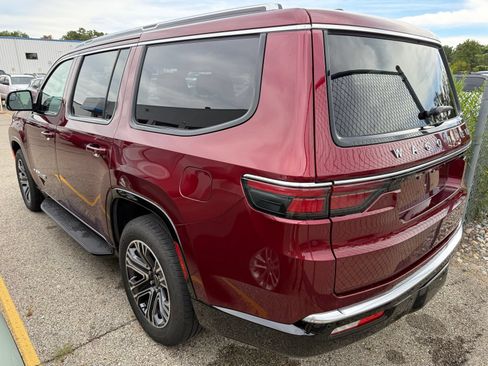 Used 2025 Jeep Wagoneer Series II AWD/4WD image 3