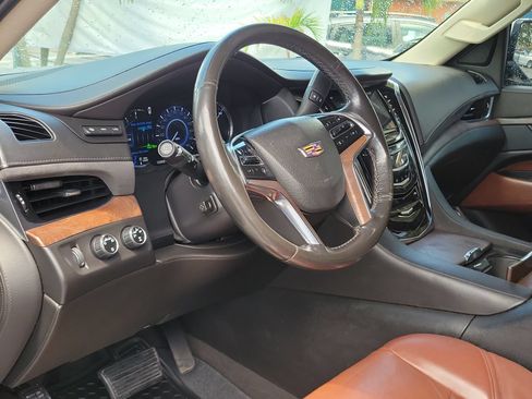 Used 2016 Cadillac Escalade Luxury AWD/4WD image 12