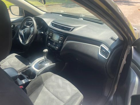 Used 2016 Nissan Rogue SV w/ SV Moonroof Package FWD image 14