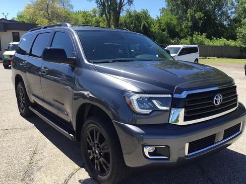 Used 2019 Toyota Sequoia TRD Sport w/ TRD Sport Premium Package AWD/4WD image 4
