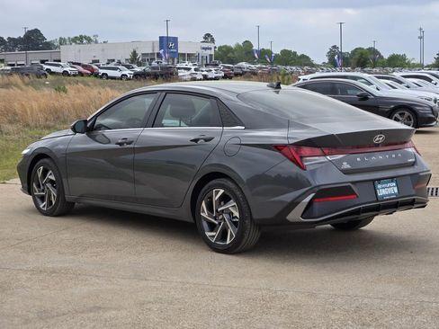 New 2026 Hyundai Elantra Limited FWD image 3