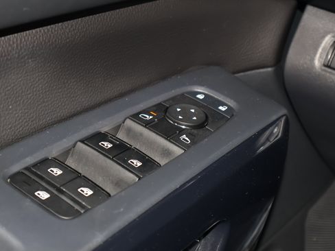 Used 2025 Nissan Pathfinder SV image 35