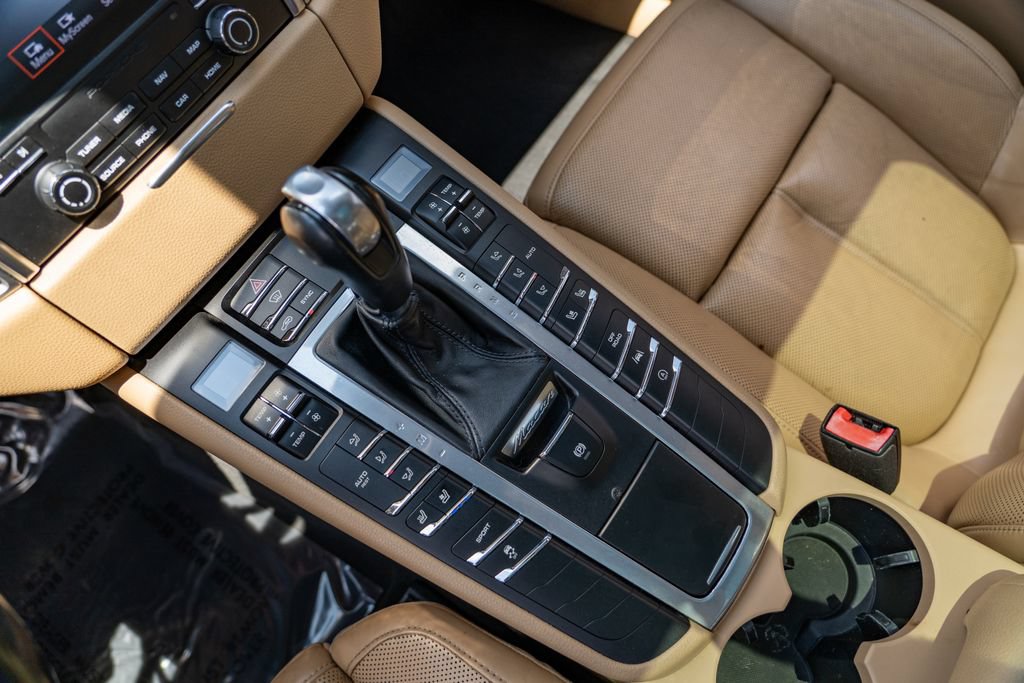 Used 2018 Porsche Macan AWD/4WD image 27