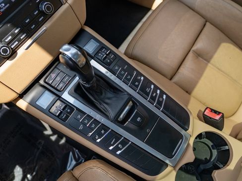 Used 2018 Porsche Macan AWD/4WD image 27