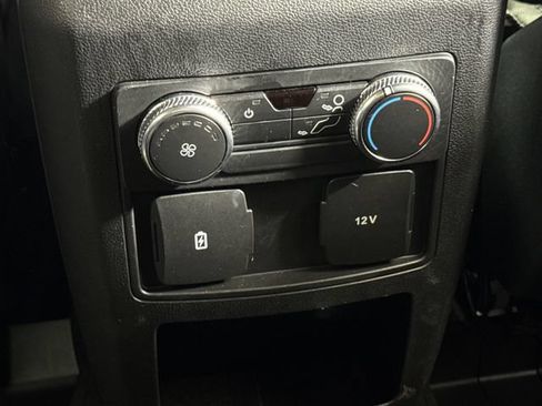 Used 2021 Ford Explorer XLT AWD/4WD image 47