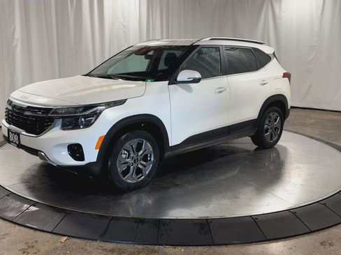 Certified 2024 Kia Seltos S image 6