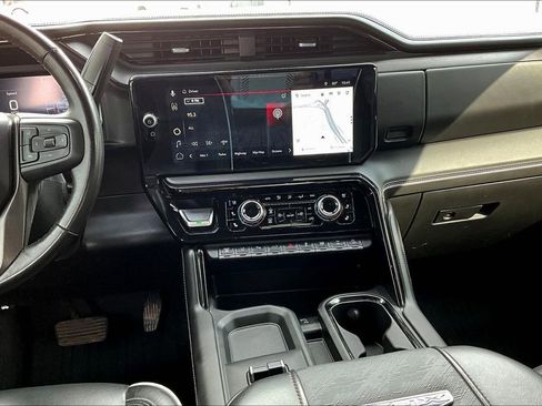 Used 2025 GMC Sierra 2500 AT4X image 8